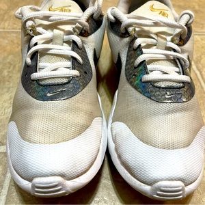 Nike Air Max pre owned size 6y Kids